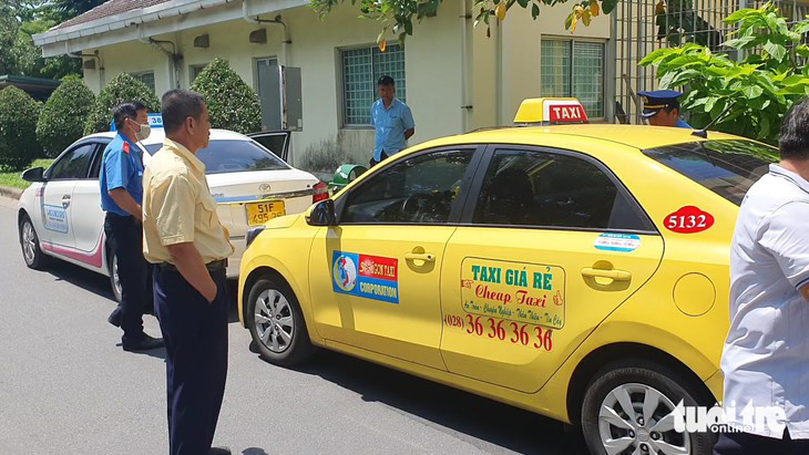 Vụ gian lận cước taxi: 2 hãng có phương án khắc phục trong 15 ngày, sau đó sẽ xem xét - Ảnh 1.
