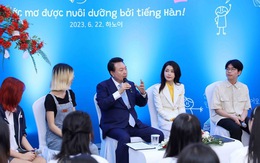 Tổng thống Hàn Quốc ấn tượng vì người trẻ Việt nói tiếng Hàn chuẩn