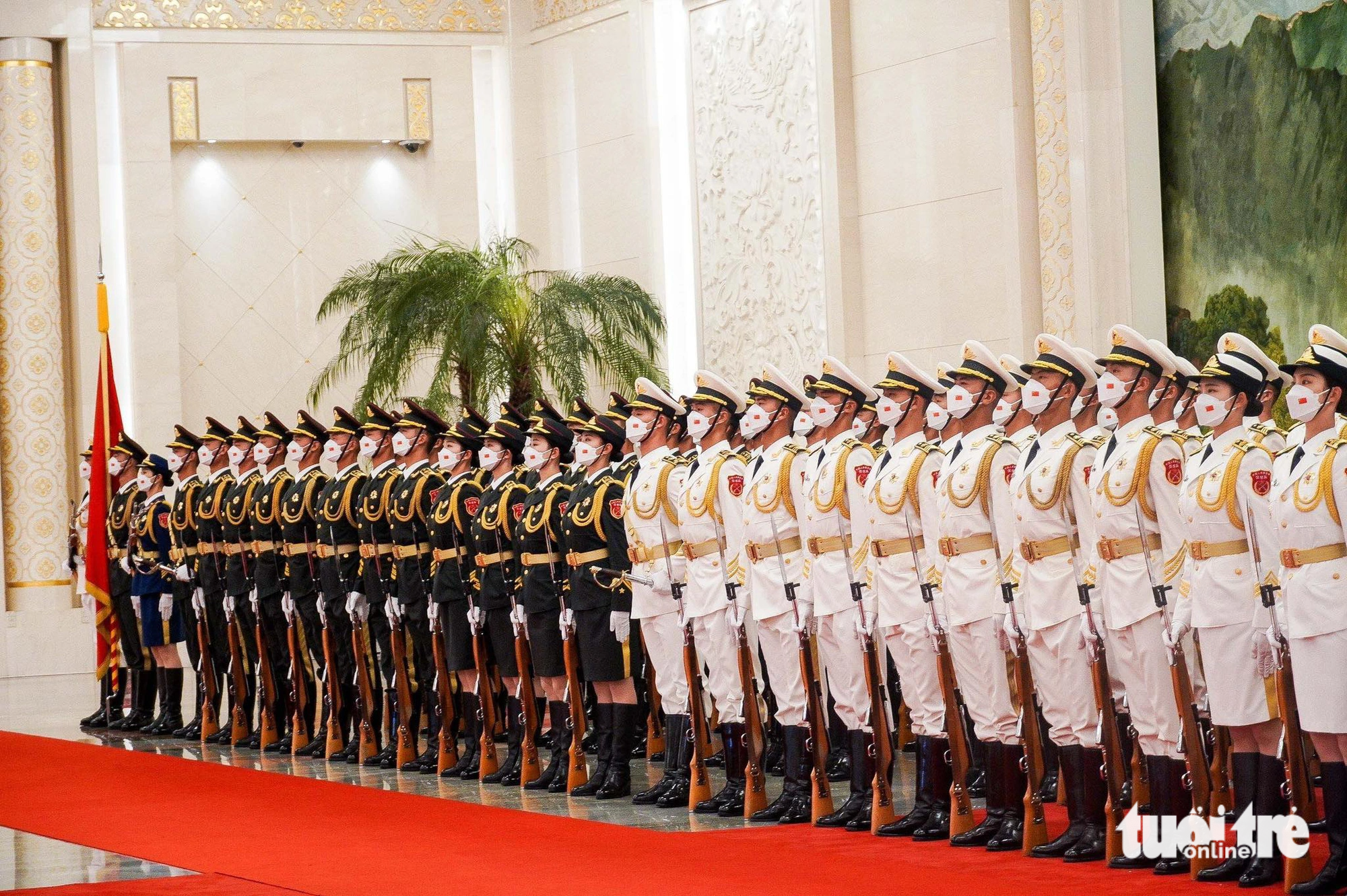 Hàng tiêu binh danh dự chào đón Thủ tướng Phạm Minh Chính và đoàn đại biểu cấp cao Việt Nam - Ảnh: NGỌC AN