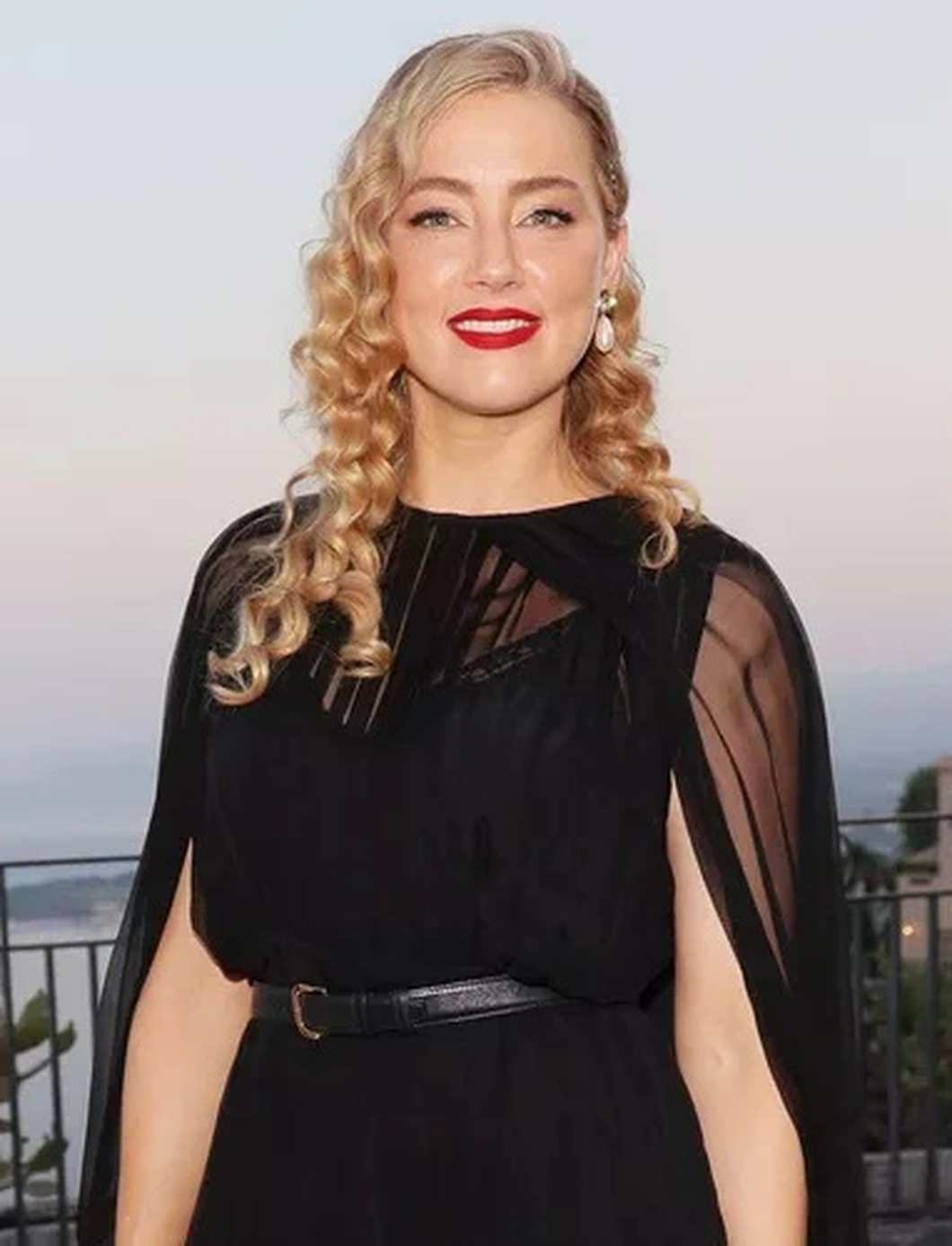 Amber Heard xuất hiện trong buổi công chiếu bộ phim mới In the Fire tại Liên hoan phim Taormina ở Ý - Ảnh: BACKGRID